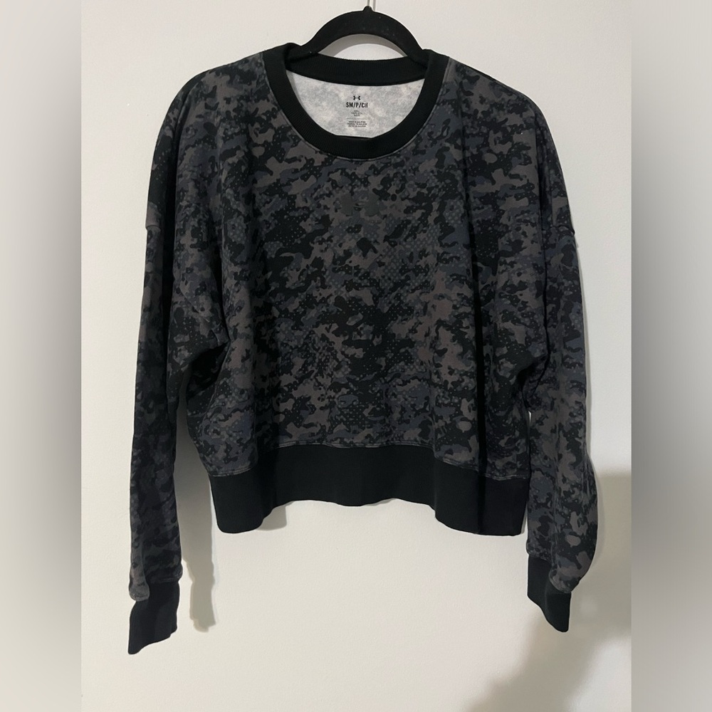 Under Armour Camo Cropped Crewneck‎ Sweater Size Small
